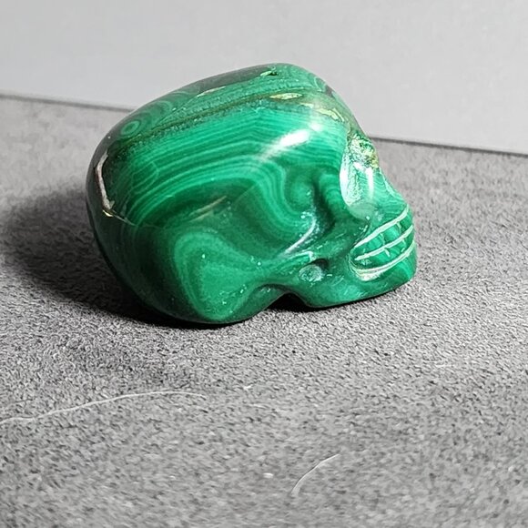 Small Malachite Skull (1x1 inch) - Picture 2 of 2